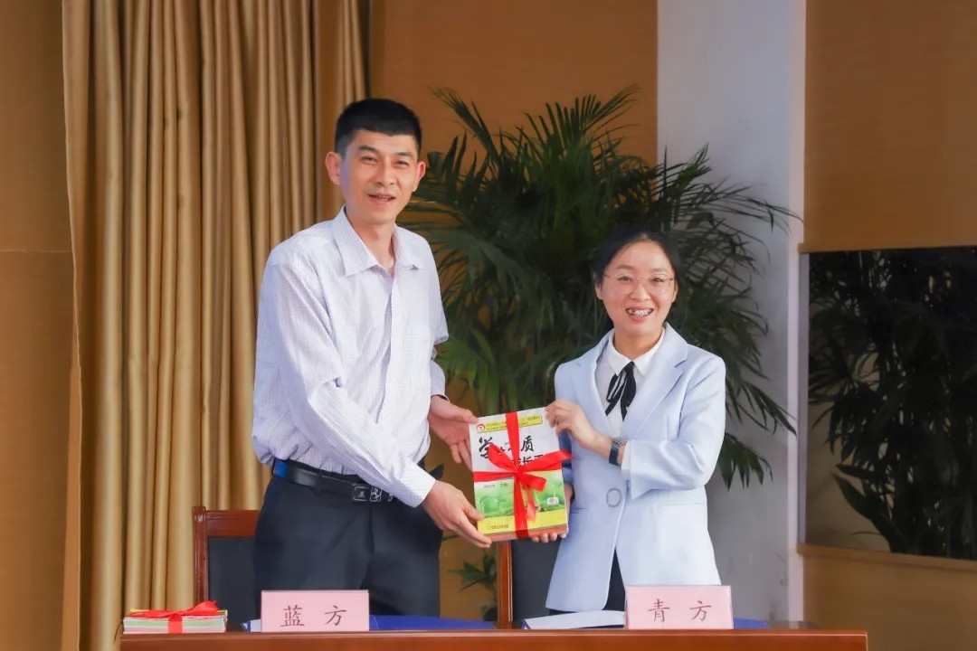 青蓝携手 互助共赢:学院举行班主任"青蓝工程"启动仪式